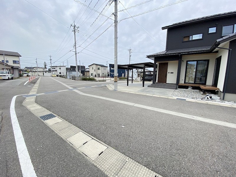 現地写真(前面道路含む現地写真)